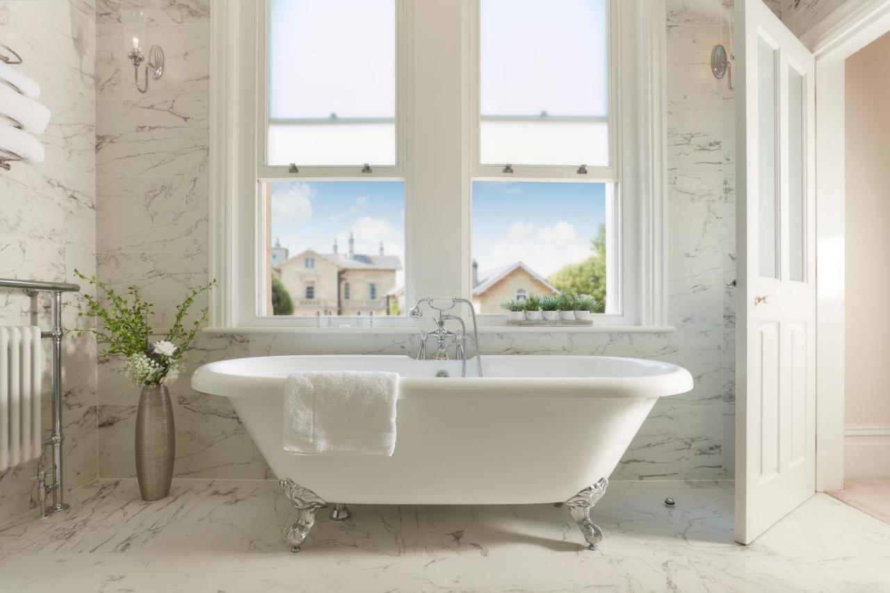 Bathen House Boutique Hotel Exteriör bild A freestanding bathtub