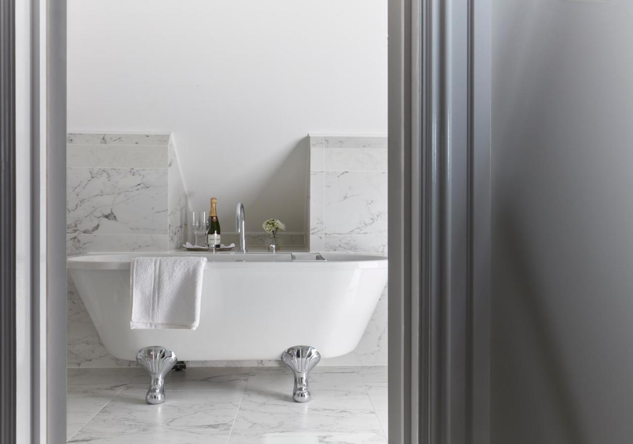 Bathen House Boutique Hotel Exteriör bild A freestanding bathtub