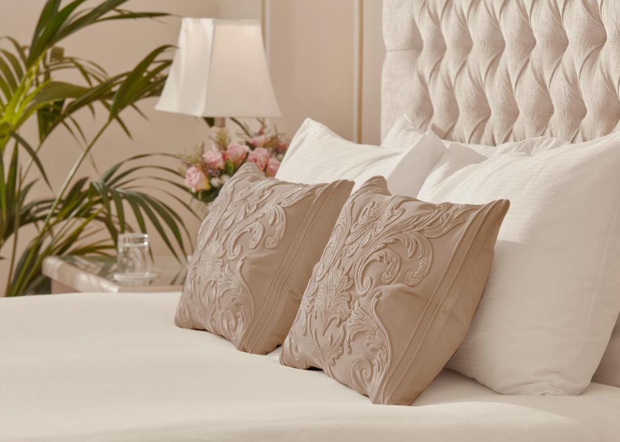 Bathen House Boutique Hotel Exteriör bild Pillows on a bed